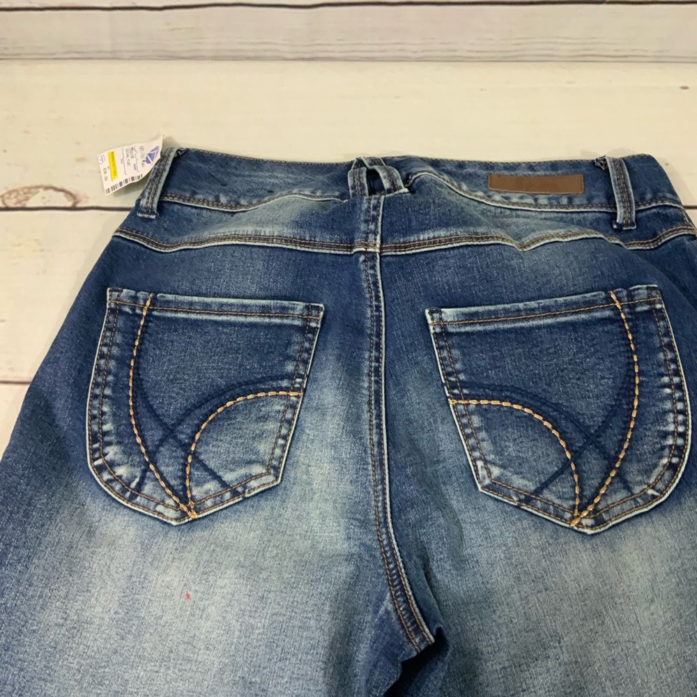 Ariya Blue Jeans - Picture 10 of 11